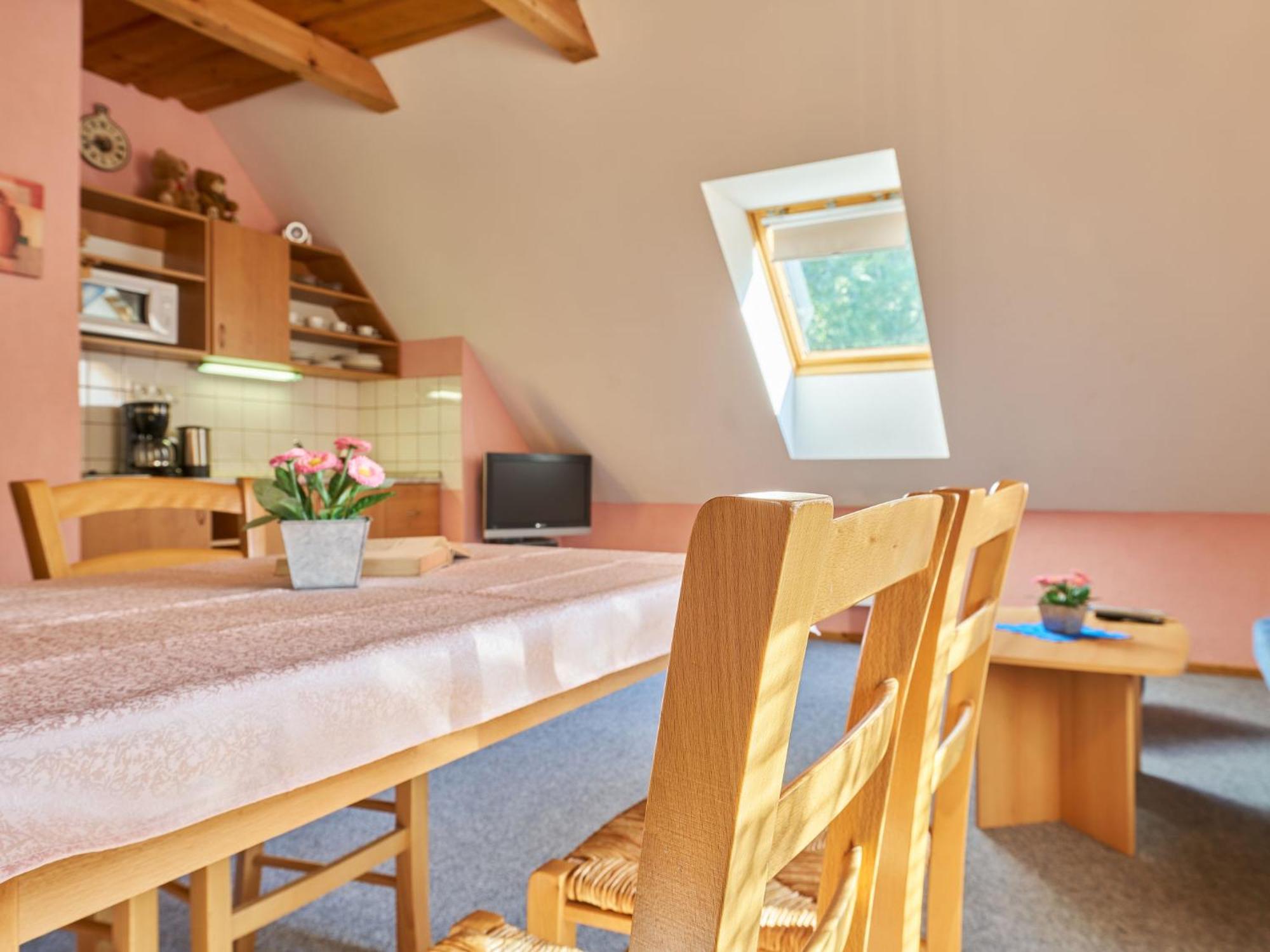 Studio Chlivce U Hronova-1 By Interhome ภายนอก รูปภาพ